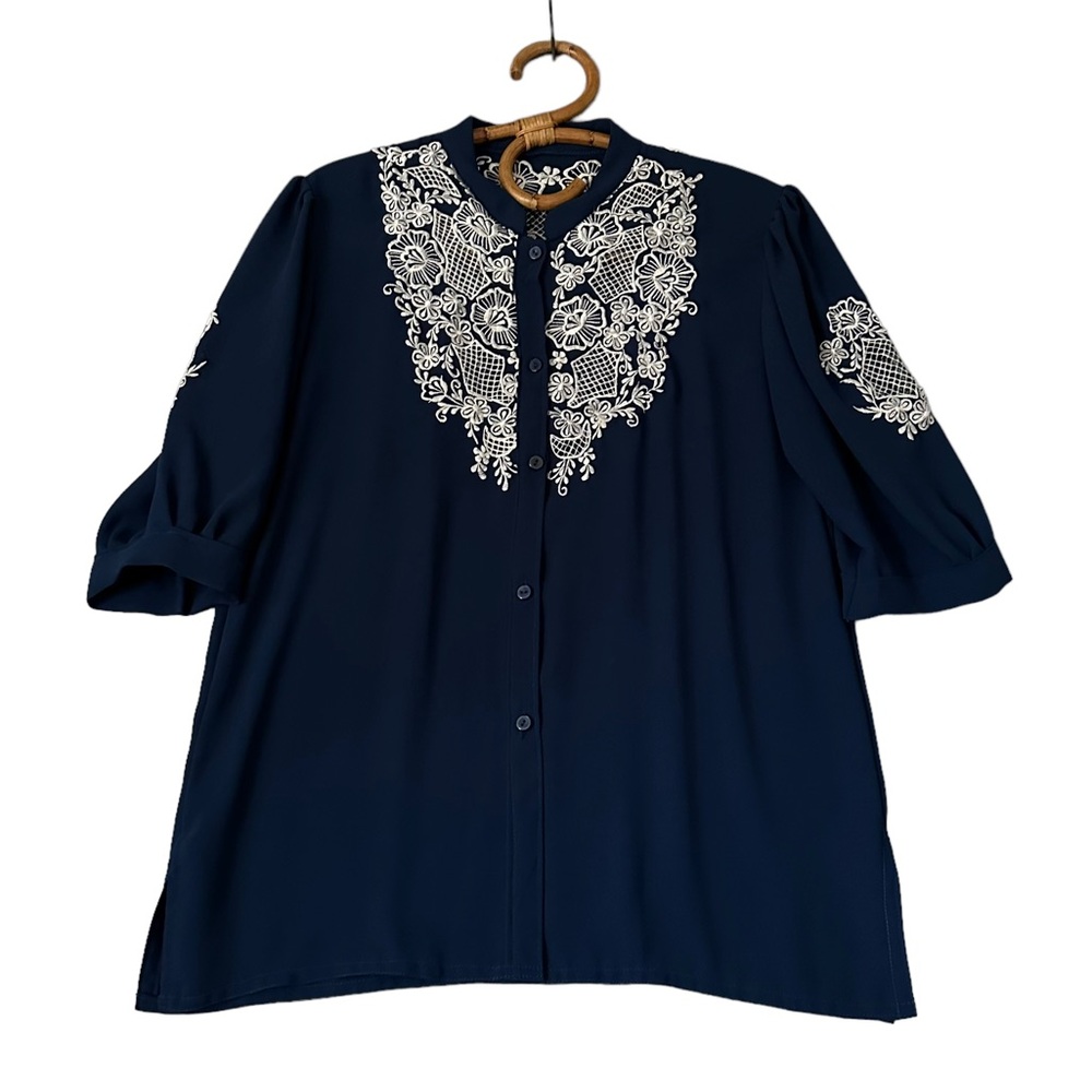 Vintage | Blue‎ Embroidered Short Sleeve Button Front Blouse